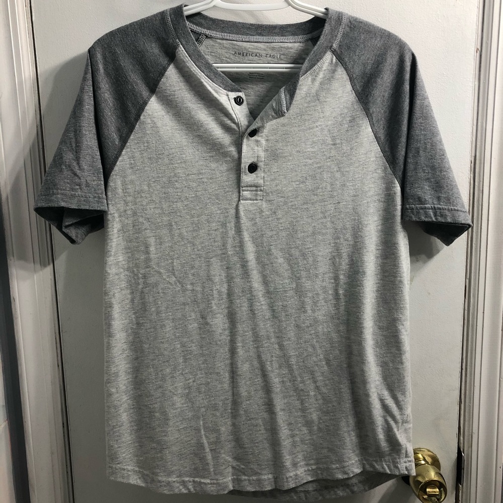 ❣️ 4/$20 - Grey Henley Short Sleeve Shirt